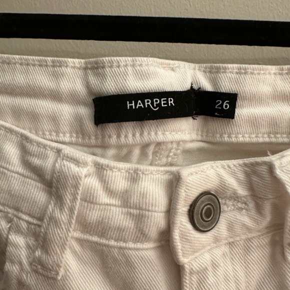 Francesca’s mid-rise white jean shorts with eyelet pockets size 26 - Picture 3 of 4